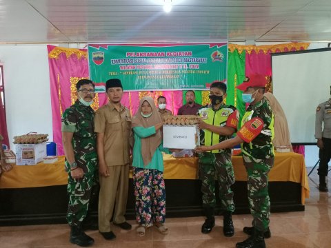 Penyerahan BLT DD dan sembako bulan Agustus